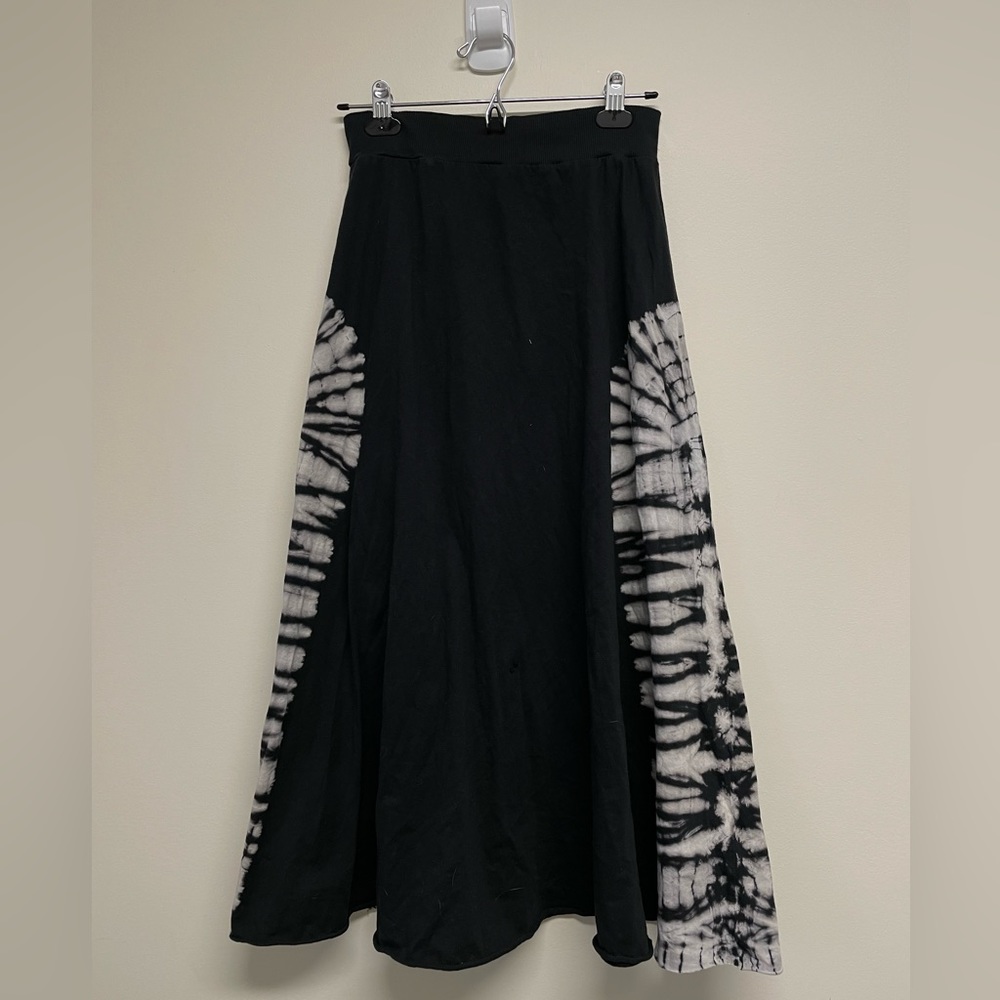Tryst Black and White Tie-Dye Pattern Skirt